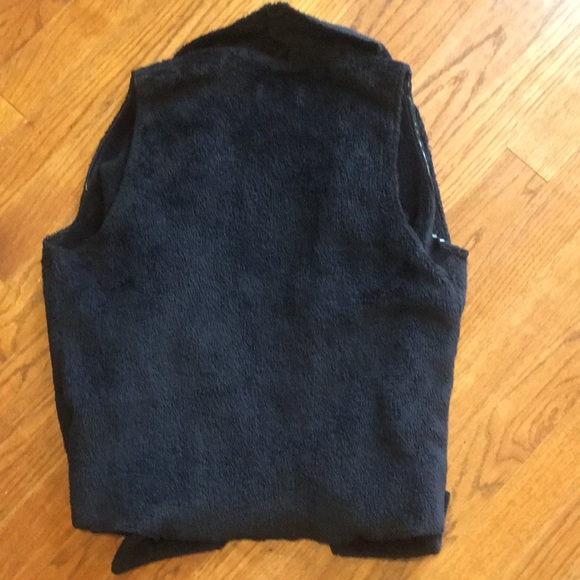 Takara girls XL Black Open Front Vest - Picture 4 of 6